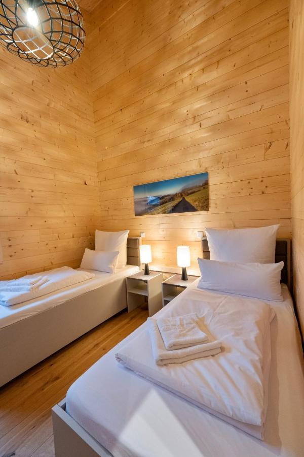 Netten Naturerlebnis Holz-Chalets Daun Exteriör bild