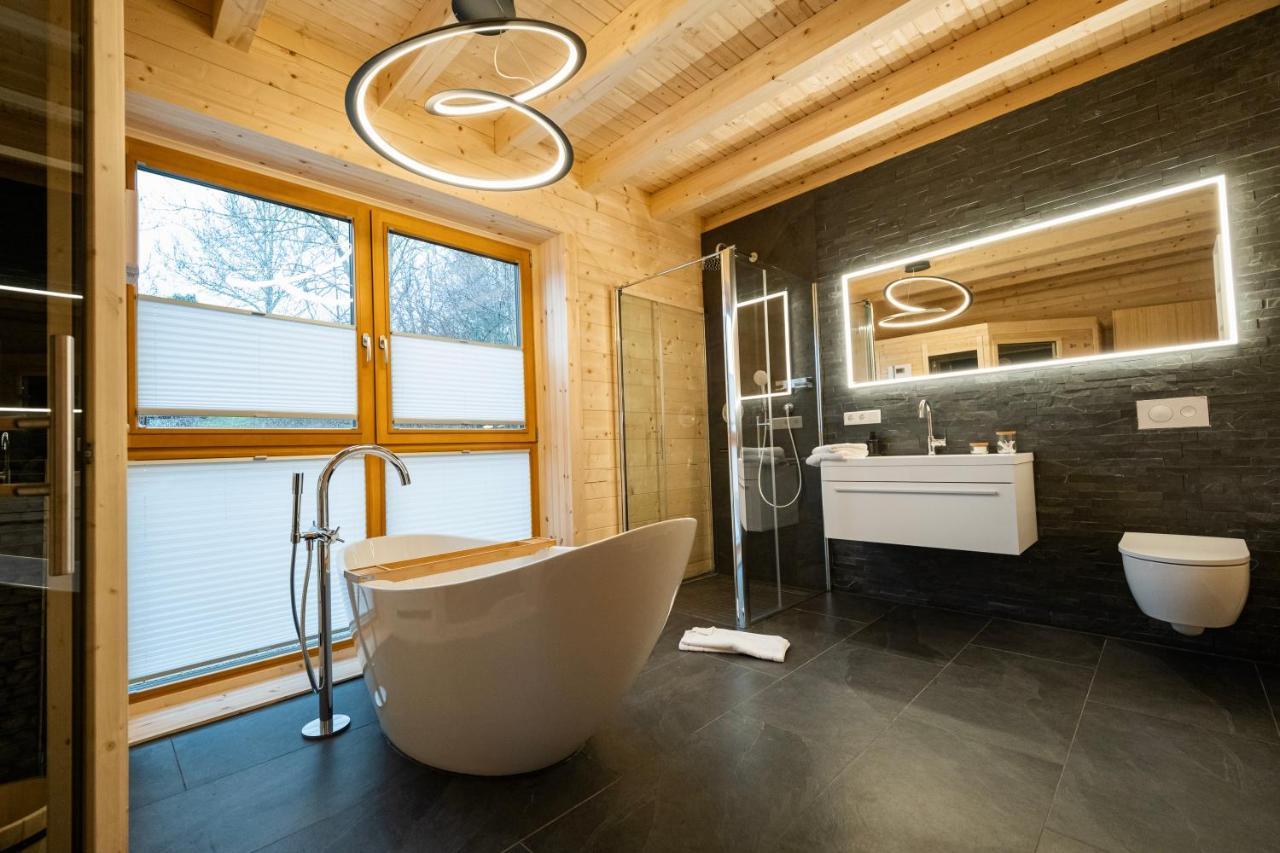 Netten Naturerlebnis Holz-Chalets Daun Exteriör bild