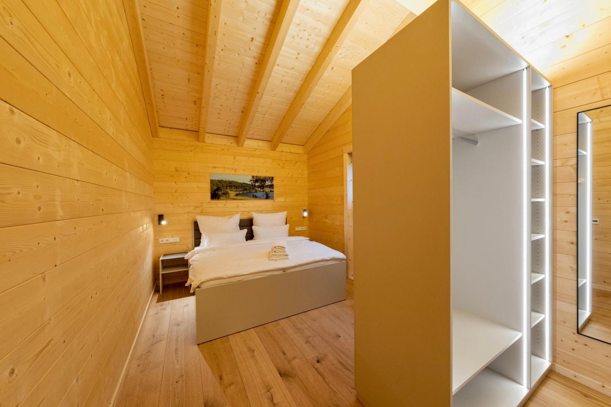 Netten Naturerlebnis Holz-Chalets Daun Exteriör bild