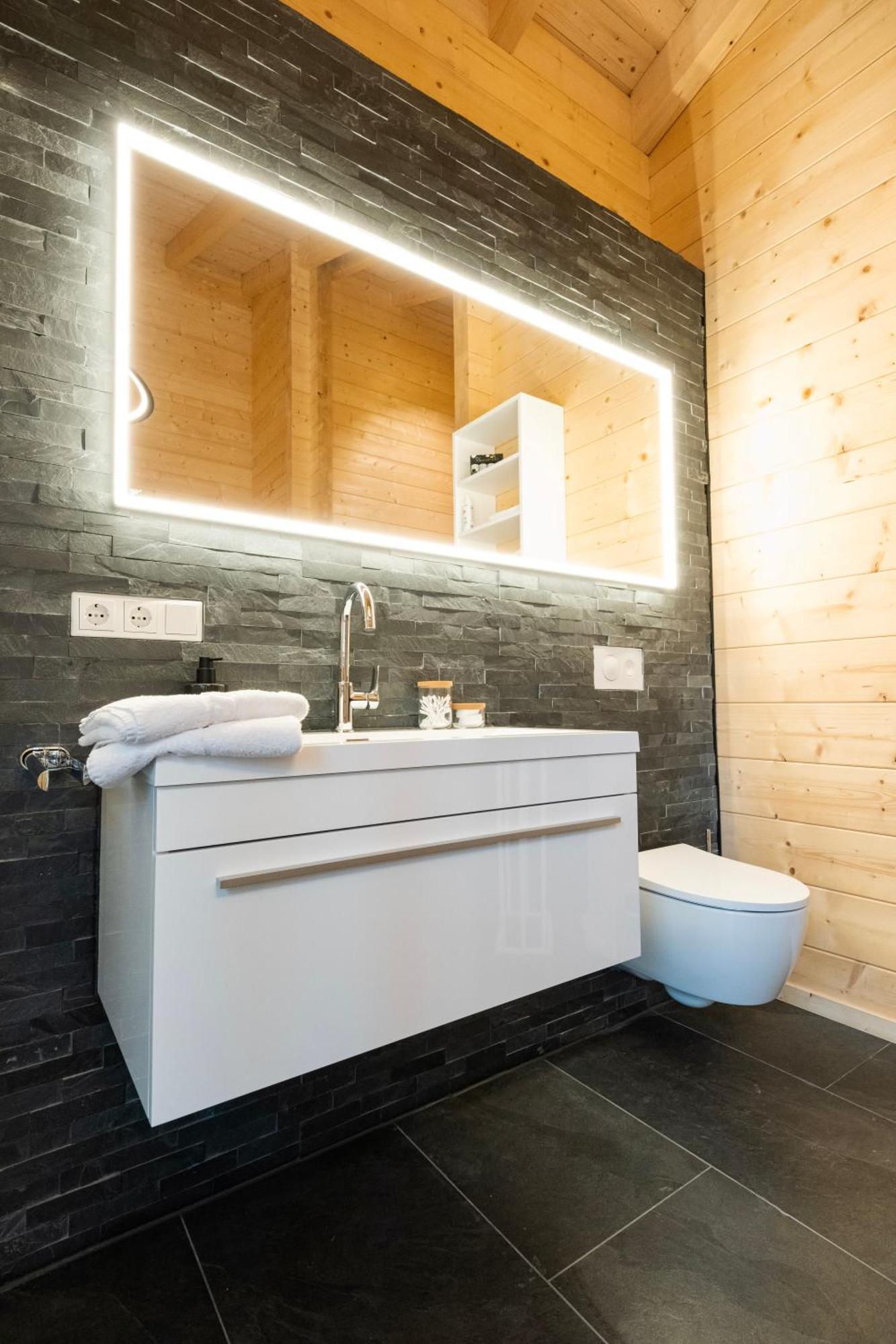 Netten Naturerlebnis Holz-Chalets Daun Exteriör bild